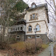 Mietvilla mit Garten und Einfriedungsmauer Zwickauer Straße 538