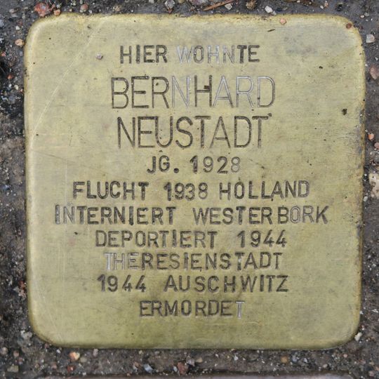 Stolperstein dedicated to Bernhard Neustadt