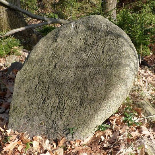 Lichtenštejnský památník v Drozdově u lesní cesty