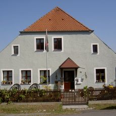 Erdgeschossiges Halbwalmhaus