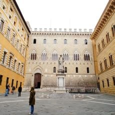 Piazza Salimbeni, Siena