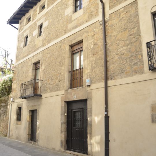 Atzeko kalea 4 etxea