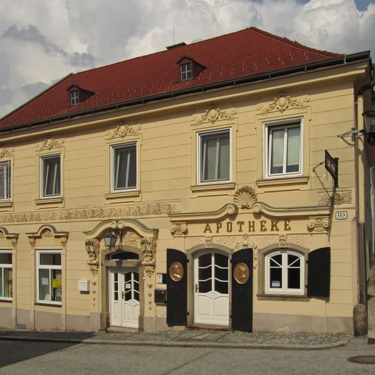 Wohn- und Geschäftshaus