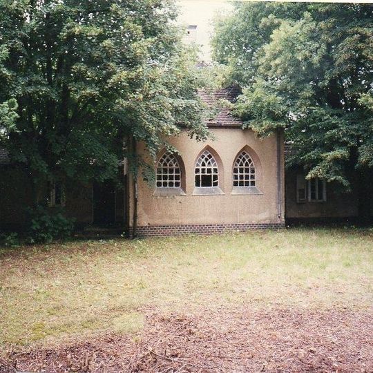 Reste der Friedhofsgestaltung Salzenforster Straße 85