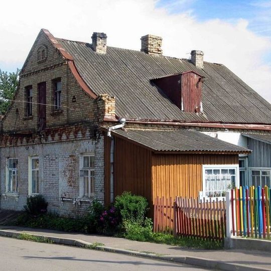 Enhieĺsa Street 12, Iŭje