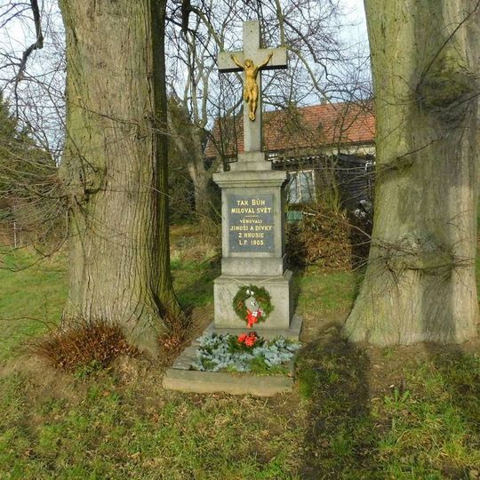 Kříž na severním okraji Hrusic