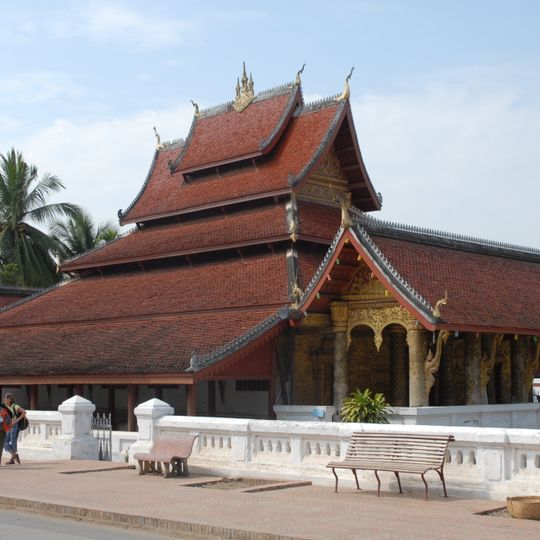 Wat Mai Suwannaphumaham