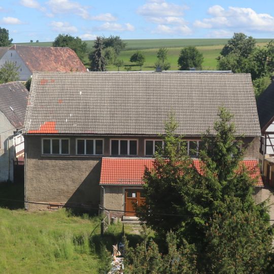 Östliches und westliches Seitengebäude eines Vierseithofes