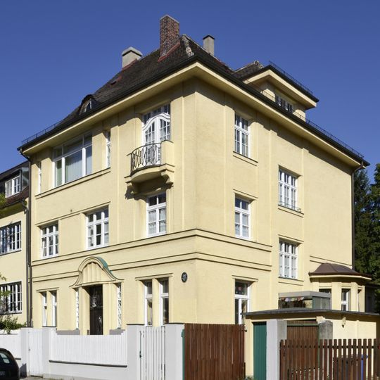 Villenartiges Mietshaus