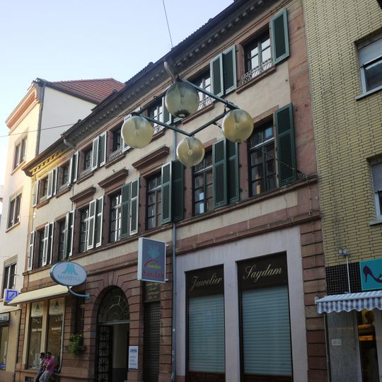 Wohn- und Geschäftshaus