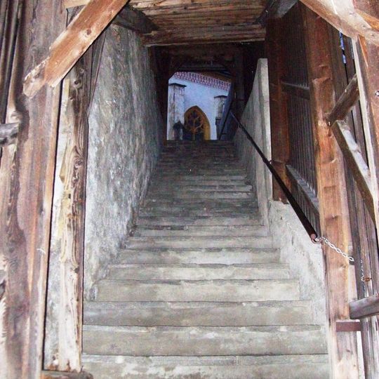 Überdachter Stiegenaufgang