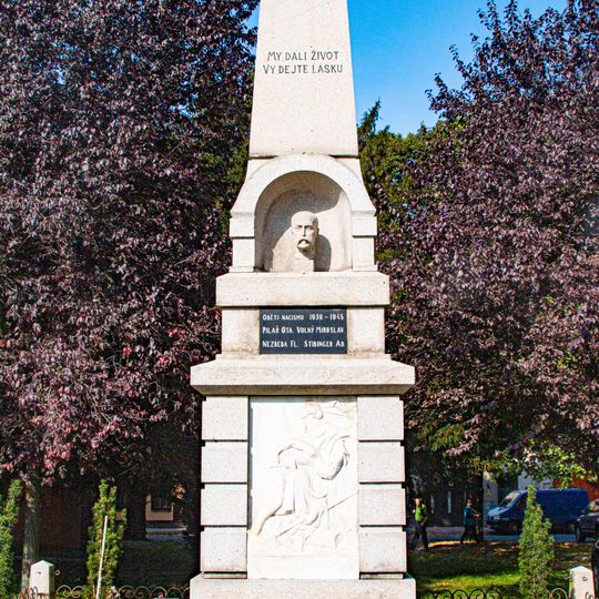 Pomník padlým v první světové válce na náměstí v Městci Králové