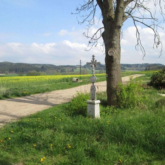 Kříž jižně od Libkovy Vody u rybníka