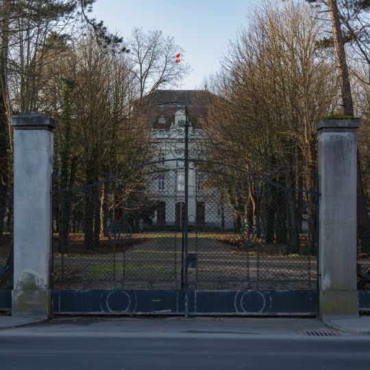 Heeresunteroffiziersakademie – Hauptgebäude und Nebengebäude