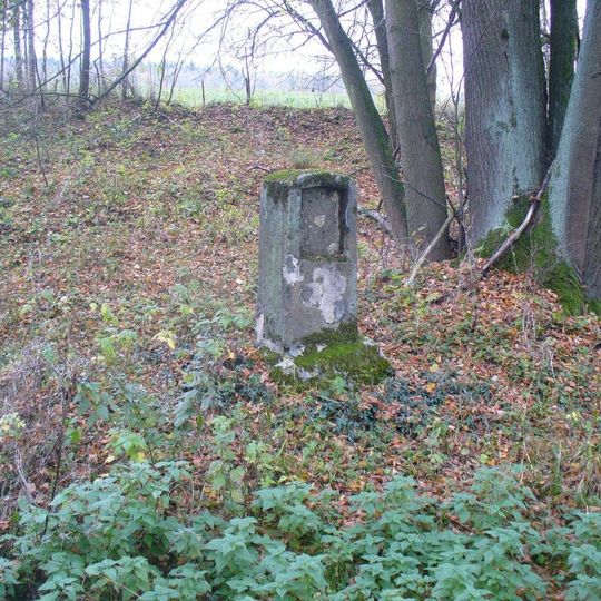 Podstavec kříže u silnice z Kamenického Šenova do České Kamenice