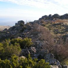 Ruínas da muralha das Portas de Montemuro
