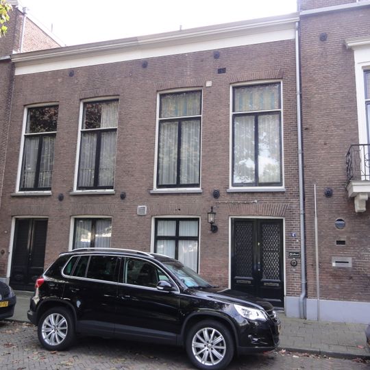 Sint Walburg 4, Tiel