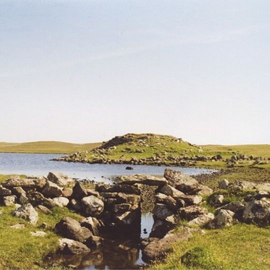 Loch of Houlland, broch, Villians of Ure
