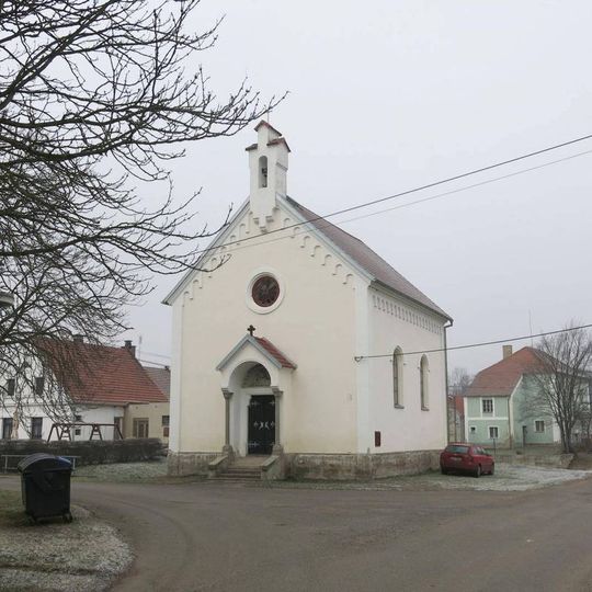 Kaple na návsi v Pístech