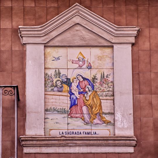 Retablo cerámico de la Sagrada Familia en la Calle del Raval 43