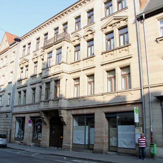 Wohn- und Geschäftshaus