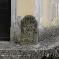 Pamětní kámen u zvoničky ve Velešově