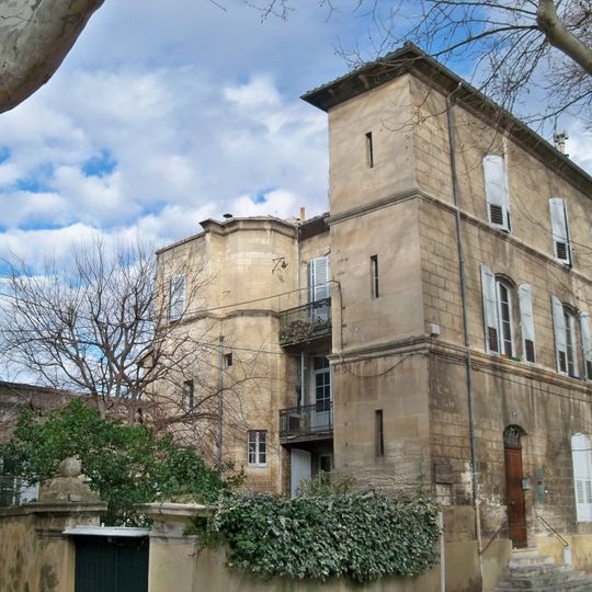 Maisons, 17-19 place du Palais