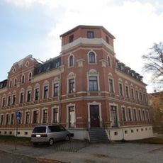 Doppelmietshaus (mit Lichtenauer Straße 16) in halboffener Bebauung, mit Vorgarten Eichendorffstraße 10