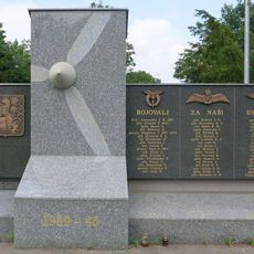 Pomník padlým letcům v Plzeňské ulici v Žatci