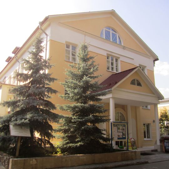 Флигель западный