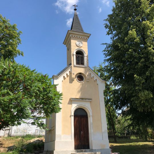 Kaple na návsi v obci Horní Řepčice