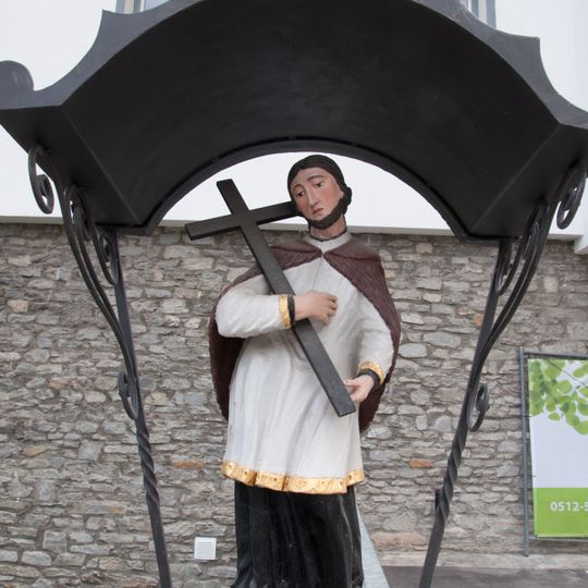 Nepomukbrunnen, Pians