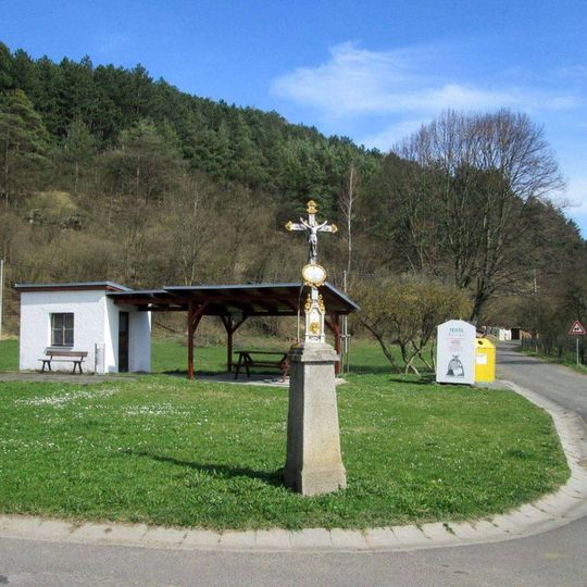 Kříž u křižovatky v Dobršíně