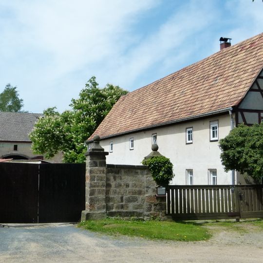 Scheune und Toreinfahrt eines Bauernhofes Am Anger 15