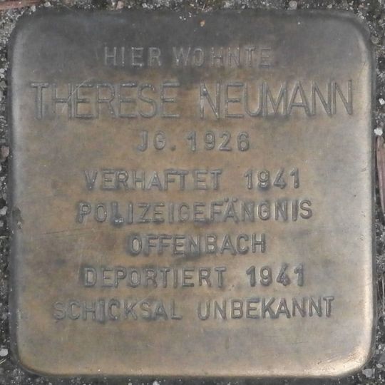 Stolperstein en memoria de Therese Neumann