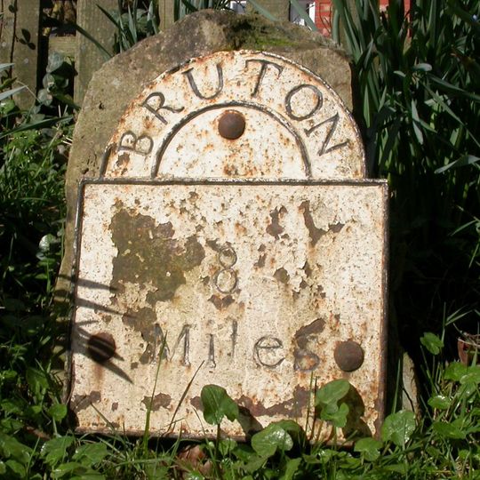 Milestone, High Street at ST8019239052