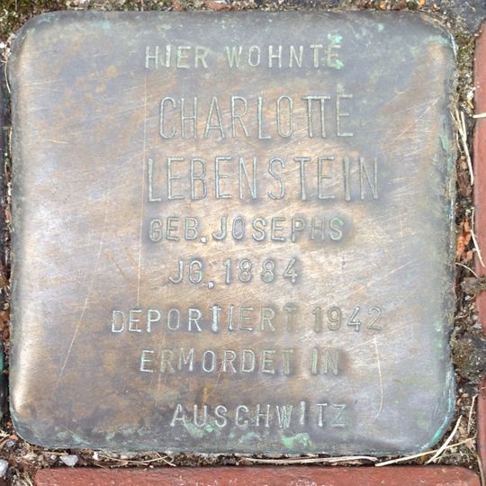 Stolperstein en memoria de Charlotte Lebenstein