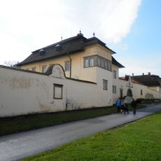 Kanónia, múr ohradný s bránami