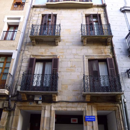 Bidekurutzeta 23 etxea