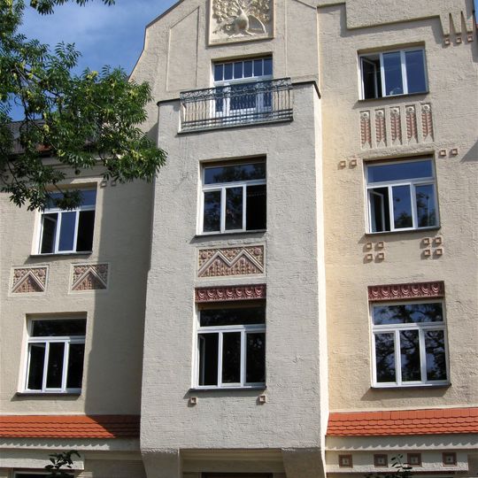 Freistehendes, dreigeschossiges Wohnhaus