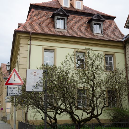 Wohn- und Geschäftshaus