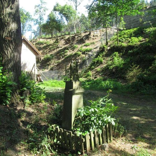 Kříž ve Svinné u rozcestí