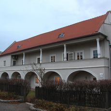 Ehem. Verwalterhaus, sog. Eremiten- oder Kapuzinerstöckl