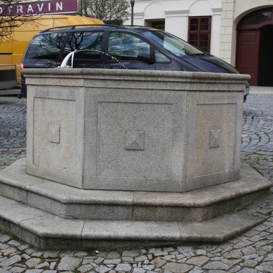 Fontána na Masarykově náměstí v Náměšti nad Oslavou