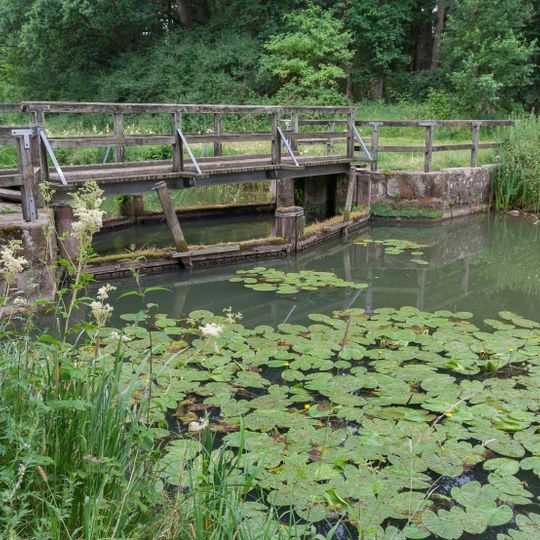 Kanalsperre und Steg beim Kettenbacher Leitgraben