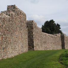 Mury obronne wraz z 36 basztami