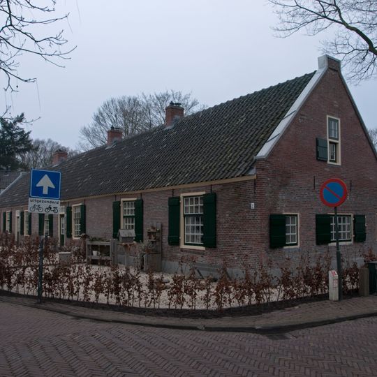 Nieuw Larenweg 2-8, Laren