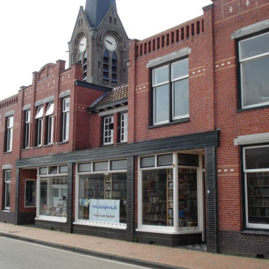 Winkel met twee woningen