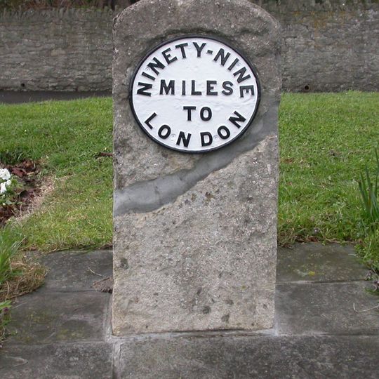 Milestone, Hilperton Road, jcn Roundstone Street