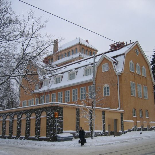 Munkkiniemi education center
